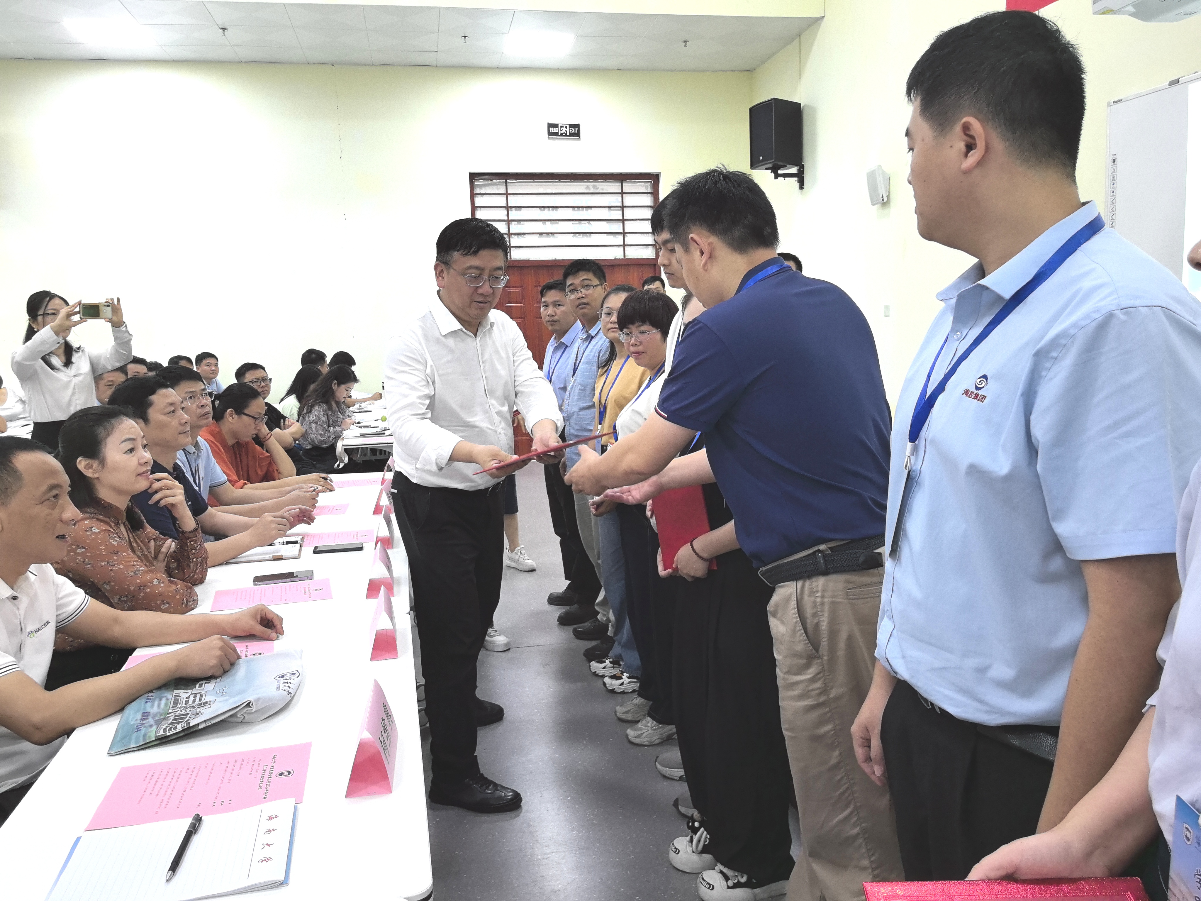 1712480388799057998.jpg 1712480388799057998.jpg